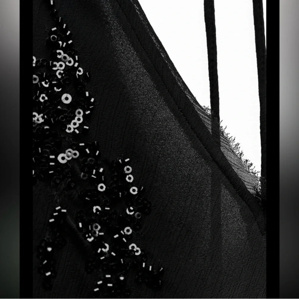 Zara Black Midi Dress
EMBROIDERED SEQUIN MIDI Dress CW Collection - Picture 5 of 13
